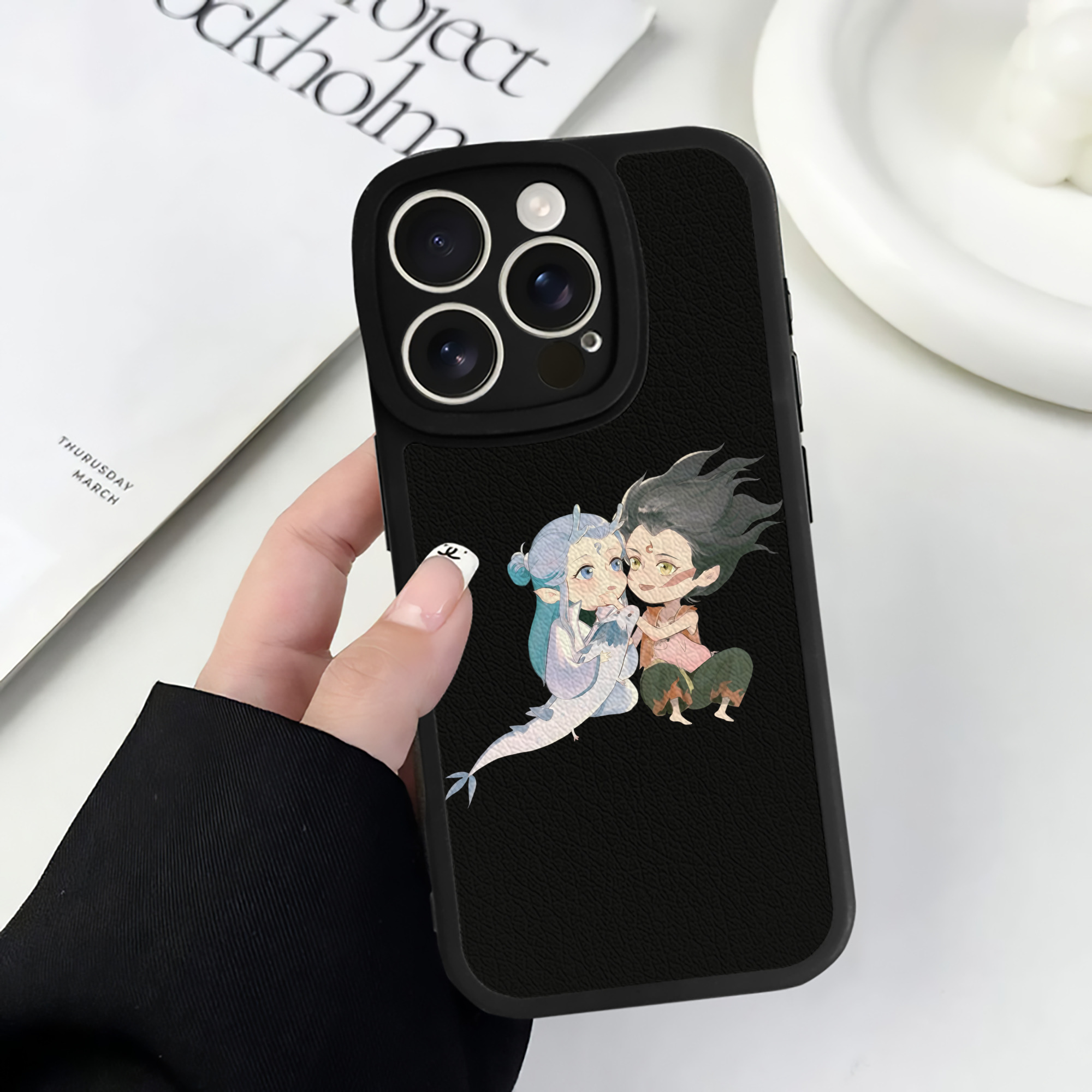 （画像用） Ne Zha 2 ナタ 魔童の大暴れ 【iPhone 16シリーズ対応】シリコンスマホケース（レザー調） 材質：シリコン